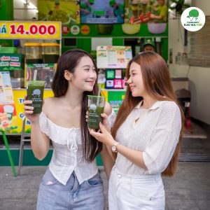 Nước rau má uống đều đặn hỗ trợ tông da đều màu và sáng hơn theo thời gian