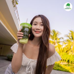 Rau má - một loại lá thanh mát, quen thuộc, thường được chọn để giúp cơ thể cảm thấy nhẹ nhàng và dễ chịu hơn.