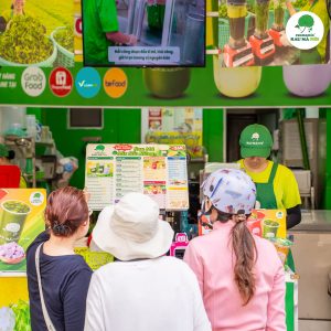 Sự Thật #3: Vì Sao Rau Má Mix Chủ Động Chọn Chưa Nhượng Quyền?